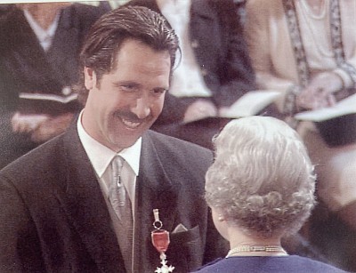 David Seaman receiving his MBE from the Queen for services to football in 1997